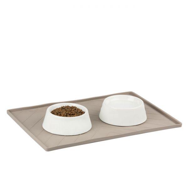 Tapis en silicone avec travers de métal