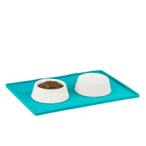 Tapis en silicone avec travers de métal